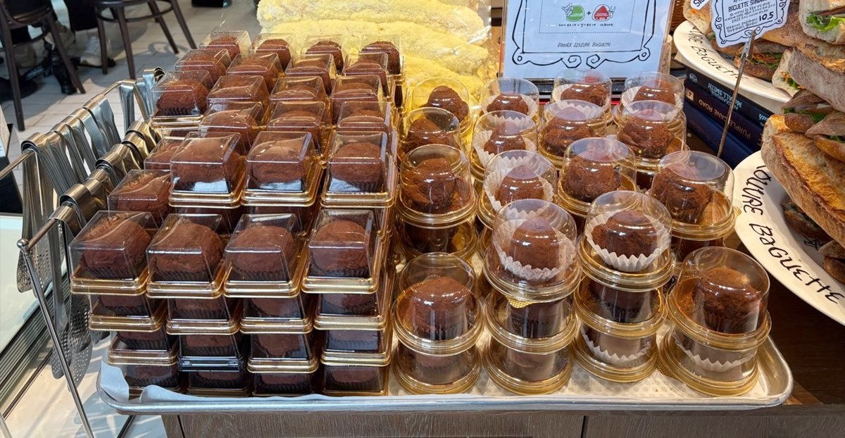 두바이초콜릿쫀득쿠키 모습. 기사 이해를 돕기 위한 자료 사진. 최근 크게 유행하고 있는 디저트 '두바이 초콜릿 쫀득 쿠키'(두쫀쿠)가 과식이나 심혈관 질환을 유도할 수도 있는 만큼 섭취에 주의해야 한다는 전문가 지적이 나왔다.     / 연합뉴스