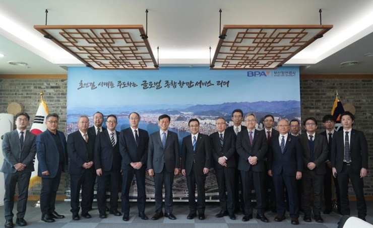 부산항만공사(BPA]는 일본 아오모리현 하치노헤시의 구마가이 유이치 시장을 단장으로 한 하치노헤항 관계자 대표단이 14일(수) 부산항을 방문했다고 밝혔다. / 사진제공=부산항만공사
