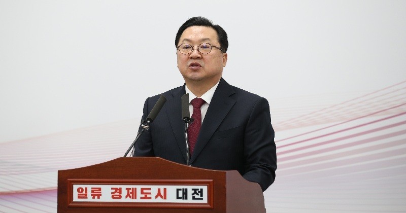이장우 대전시장이 16일 오전 긴급 브리핑을 열고 정부의 대전·충남 통합 특별법과 관련한 재정 지원 방안을 발표한 데 대해 강함 유감을 표했다. / 사진= 김지연 기자