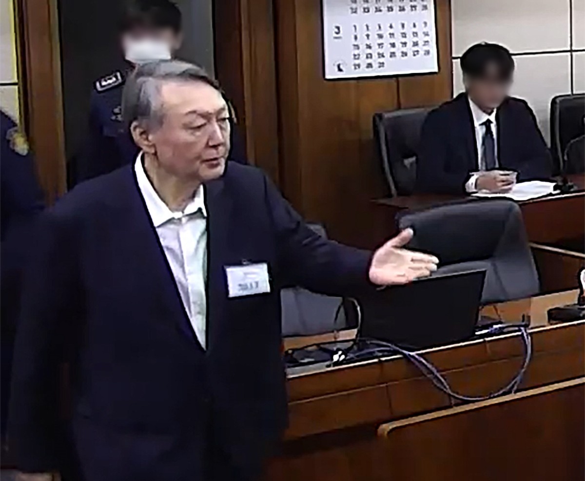 윤석열 전 대통령이 16일 오후 서울 서초구 서울중앙지방법원에 출석한 모습. 윤 전 대통령은 이날 징역 5년을 선고받았다. / 서울중앙지법 제공-뉴스1