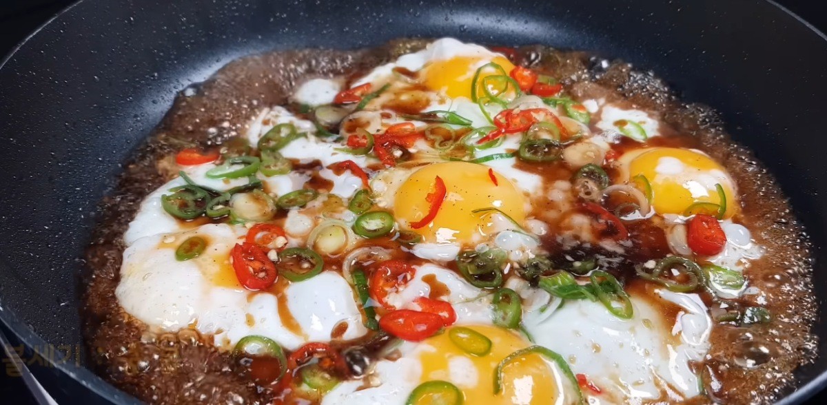맛있는 깐풍 계란 후라이 / 유튜브 '이 남자의 cook'