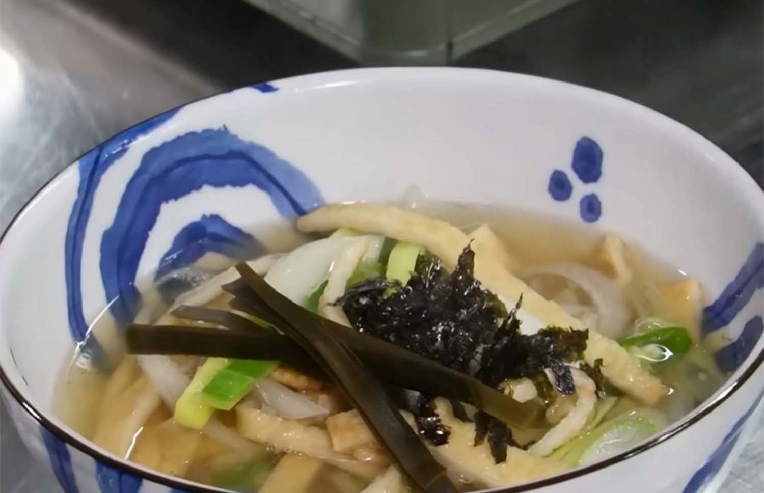 정호영 셰프가 만든 잔치국수. /    유튜브 채널 ‘정호영의 오늘도 요리 Kitchen Caden’