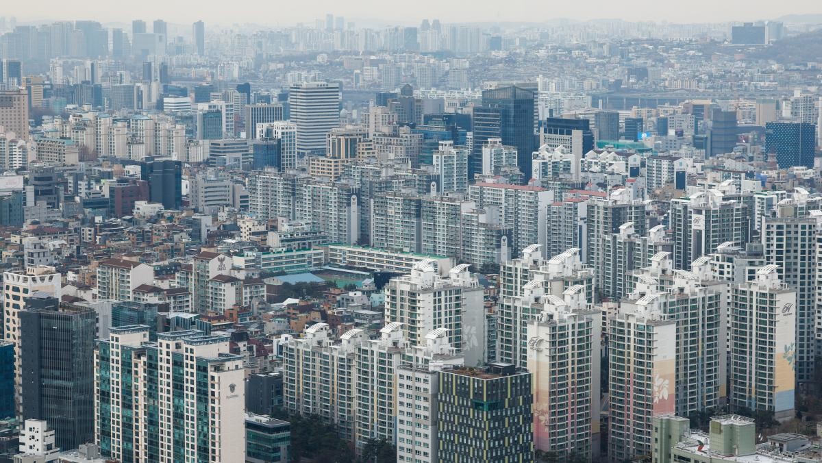 서울 강남구 트레이드타워에서 바라본 도심 아파트 단지.  / 뉴스1