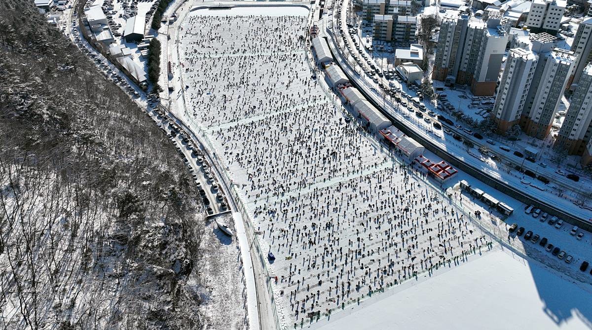 하늘에서 바라본 화천산천어축제 / 뉴스1
