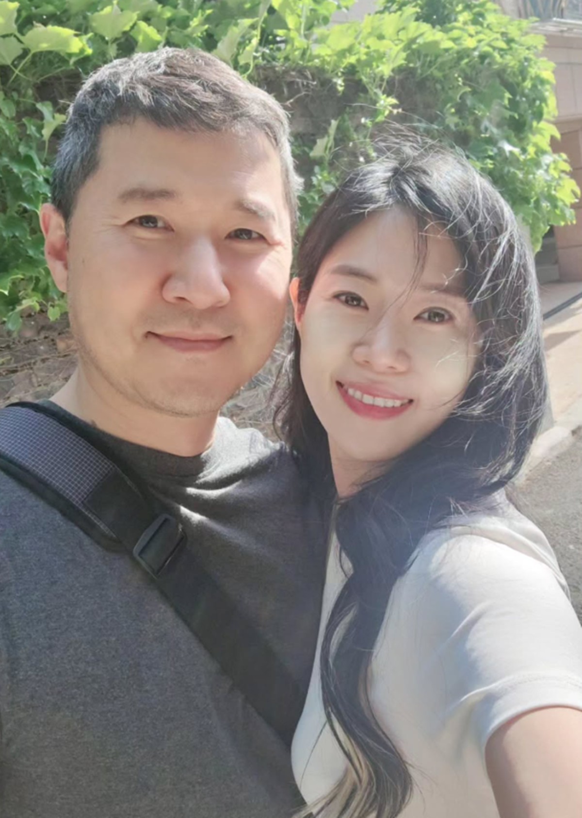 남편과 포즈를 취한 성우 선은혜. / 선은혜 인스타그램