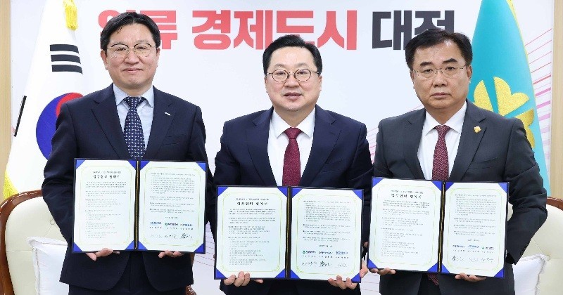 (사진 왼쪽부터)성창훈 한국조폐공사 사장, 이장우 대전시장, 김용원 대전관광공사 사장