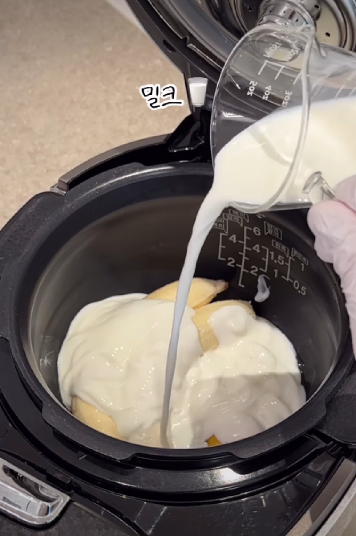 '바나나빵'을 만드는 과정 / 인스타그램 '리니블'