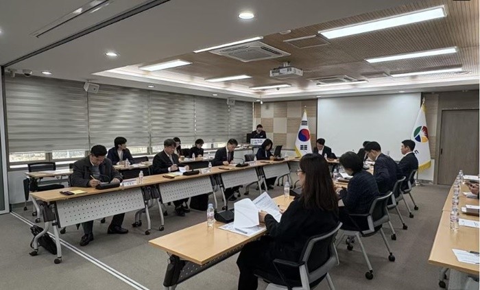 부산경남 행정통합 실무협의체가 19일 오전 경남도청에서 첫 회의를 진행하고 있다.[사진제공=경남도]