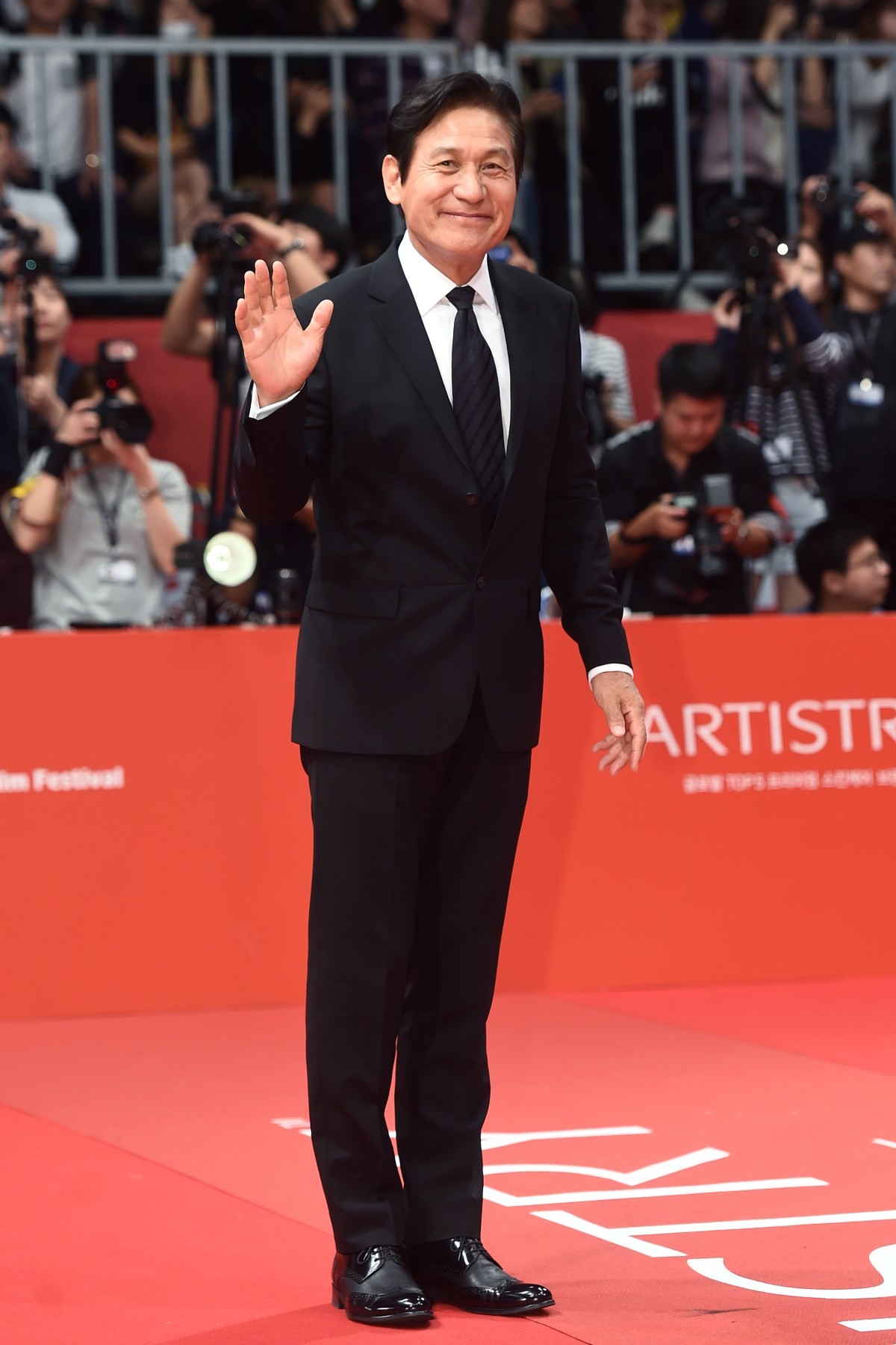 ‘제21회 부산국제영화제’(BIFF) 개막식 레드카펫 행사에 참석한 안성기 / 뉴스1