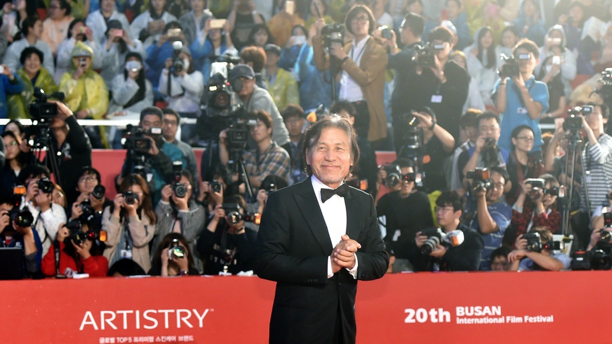 ‘제20회 부산국제영화제(B1FF)’ 개막식에서 레드카펫 밟은 안성기 / 뉴스1