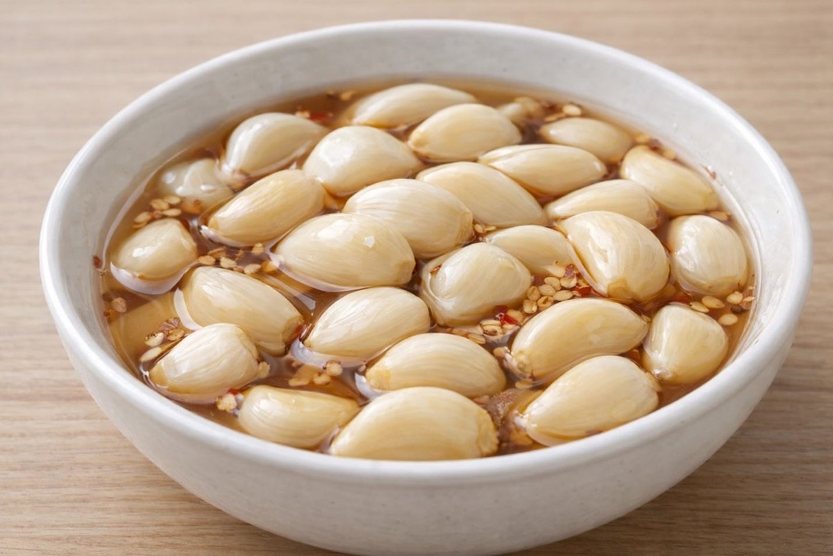 완성된 마늘장아찌 모습. 기사 이해를 돕기 위해 AI를 활용해 제작한 자료 사진입니다. 실제 모습과 다소 차이가 있을 수 있습니다.