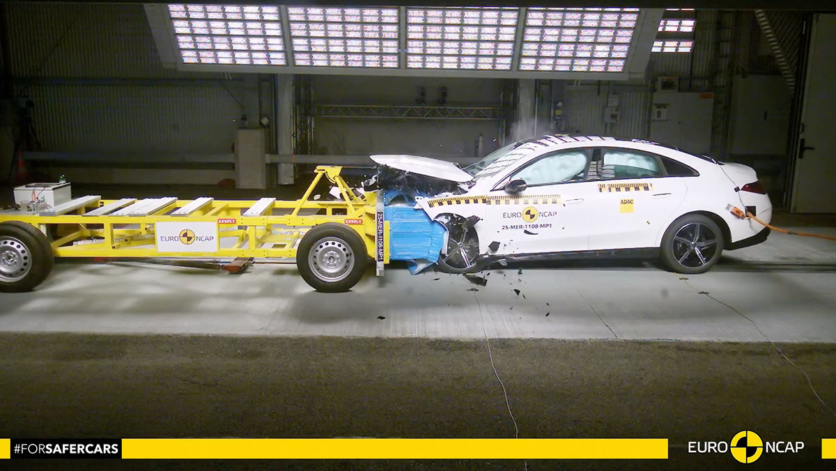메르세데스-벤츠 CLA 유로 NCAP 실험 장면. / 유로 NCAP 유튜브 갈무리
