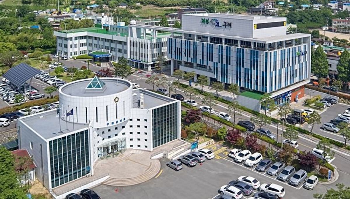 구례군청과 구례군의회. / 구례군 제공