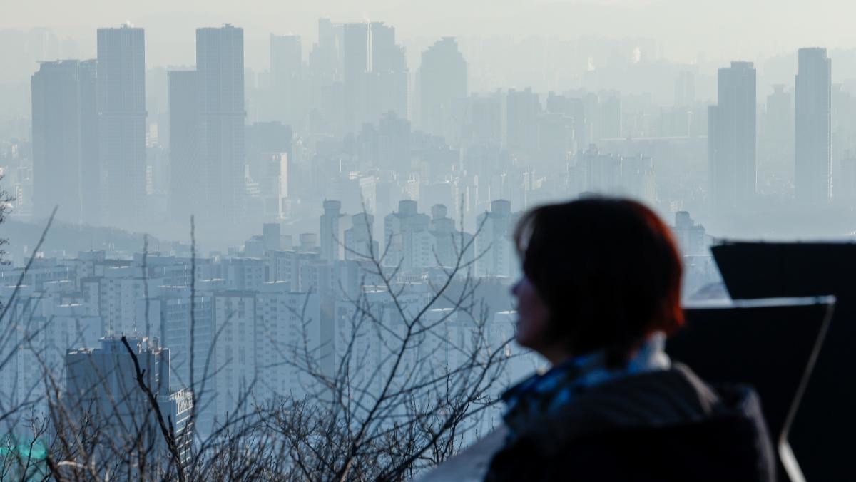 서울 남산에서 바라본 도심 아파트 단지.  / 뉴스1