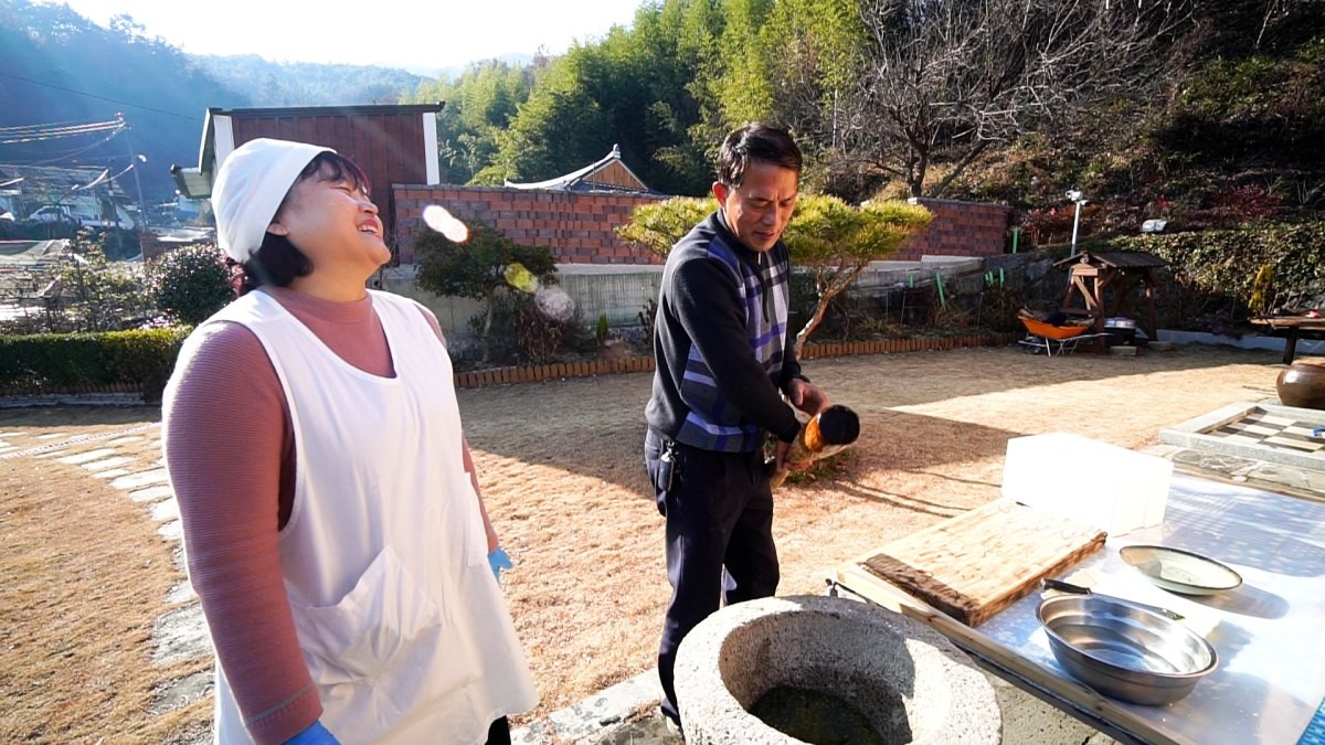 EBS1 '한국기행' 미리보기 페이지에서 제공하는 '손으로 피운 꽃' 편 자료 사진. / EBS1 제공