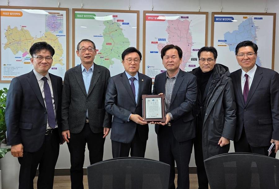 박형수 국회의원에게 감사패 전달/경북도