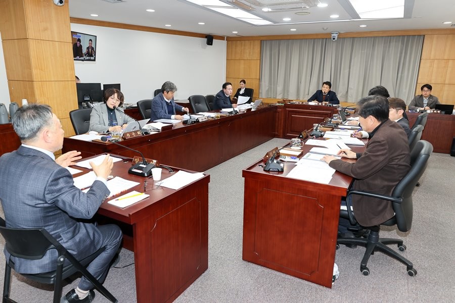 지난 20일 제3차 구미시의회 인사청문특별위원회에서 (재)구미문화재단 이한석 대표이사 후보자에 대한 인사청문회가 열리고 있다.  / 구미시의회 제공