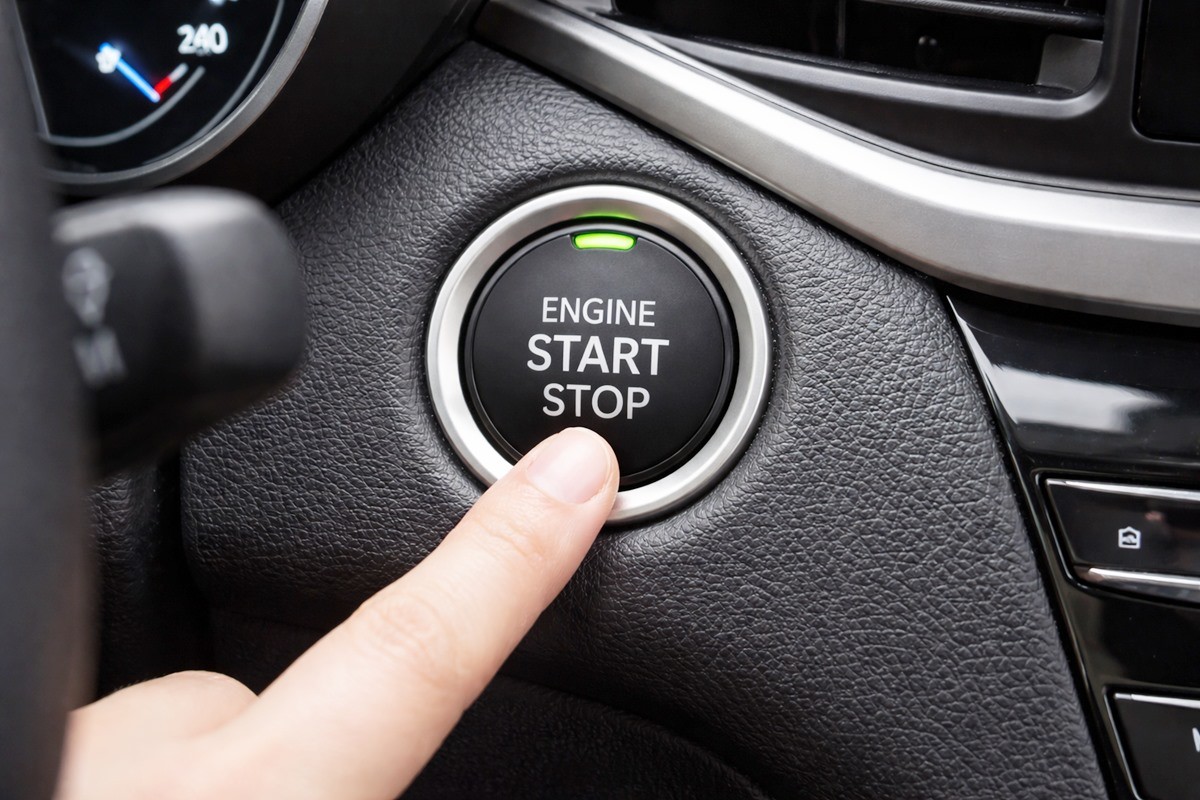 시동을 걸고 있는 모습. 기사 이해를 돕기 위해 AI를 활용해 제작한 자료 사진입니다.