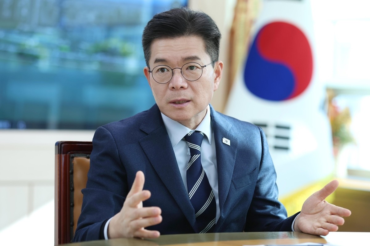 정원오 서울 성동구청장. 정 구청장은 '시민들은 거창한 정치적 구호를 앞세운 명망가가 아니라 현실적으로 일 잘하는 사람을 지자체장으로 원한다'라며 '일을 잘해 성과를 내고 검증받은, 새로운 시대정신에 맞는 새 인물이 서울시장이 돼야 한다'라고 말했다. / 서울 성동구 제공-연합뉴스