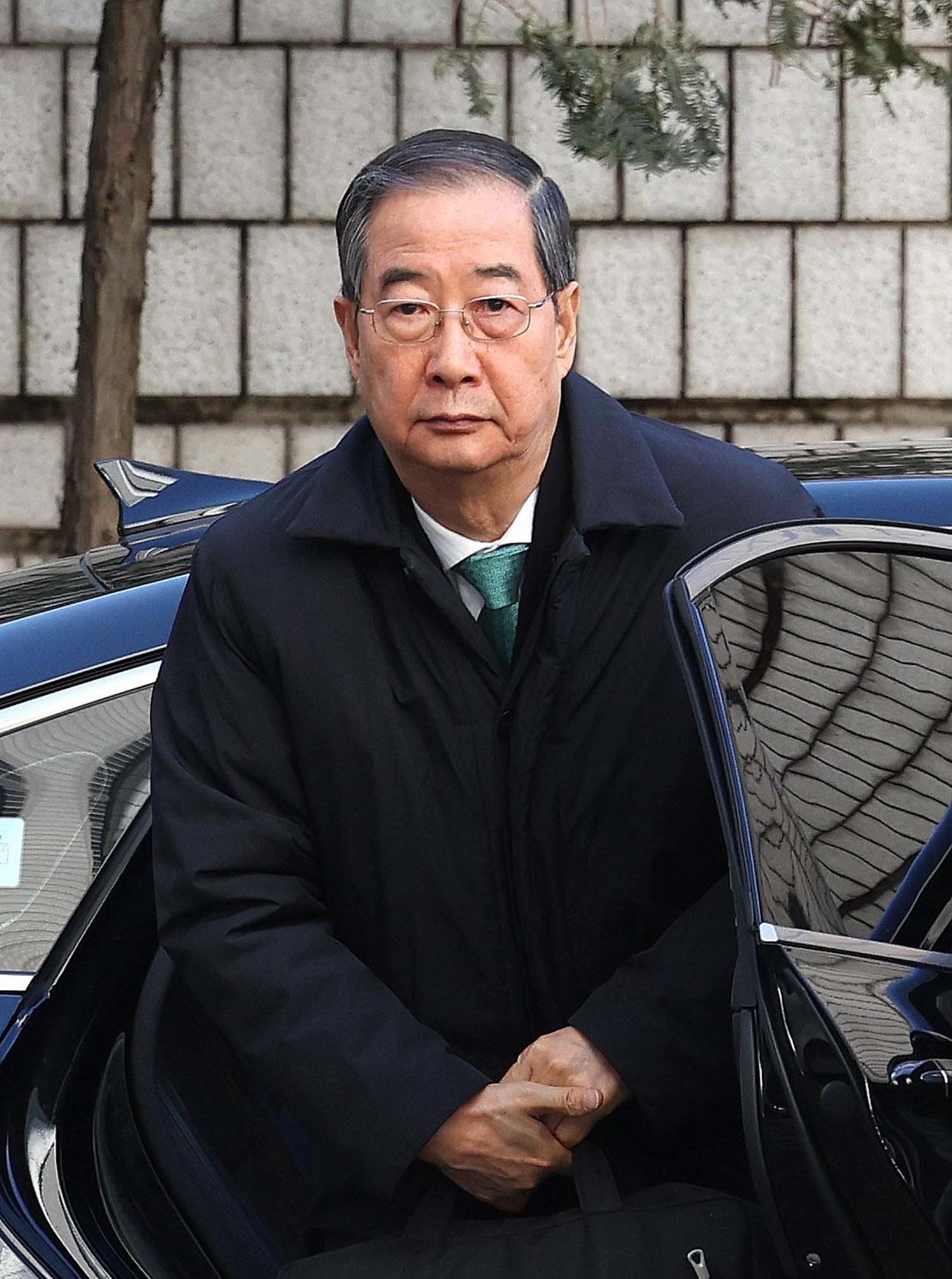 한덕수 전 국무총리가 21일 오후 서울 서초구 서울중앙지법에서 열린 내란 우두머리 방조, 내란 중요임무 종사 혐의 사건 1심 선고공판에 출석하고 있다. / 뉴스1