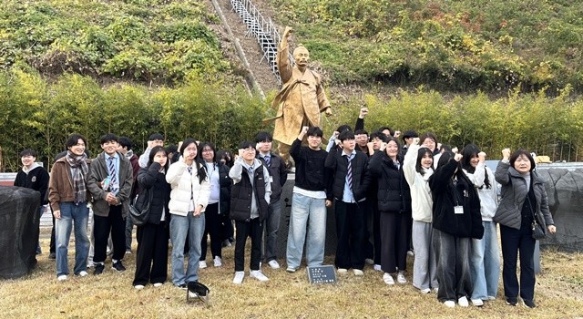 관내 고등학교 학생들이 '내고장, 보성 탐방대 현장투어'를 하고 있다