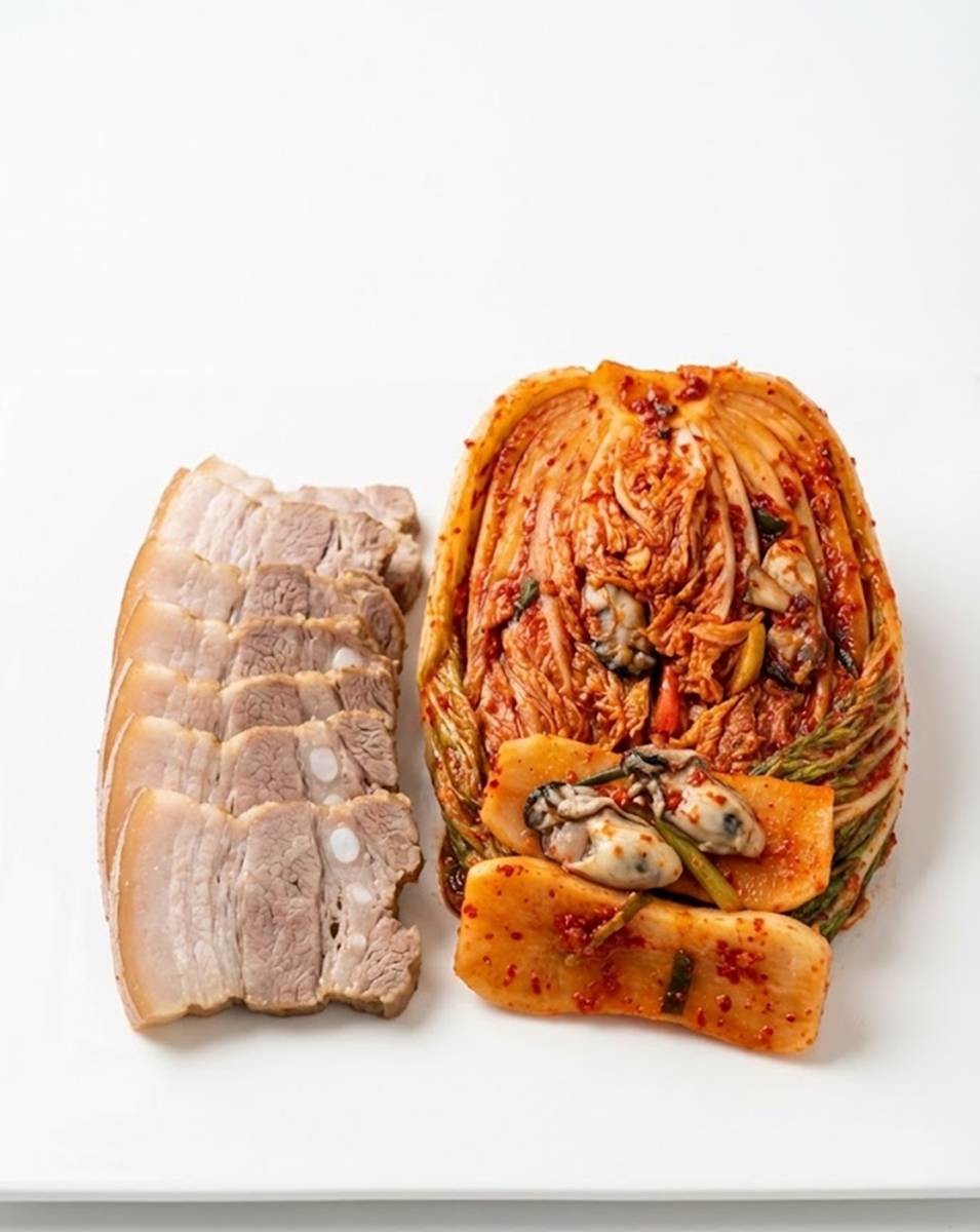 수육과 김장김치. 기사에 대한 이해를 돕기 위해 AI 툴로 제작한 자료 사진