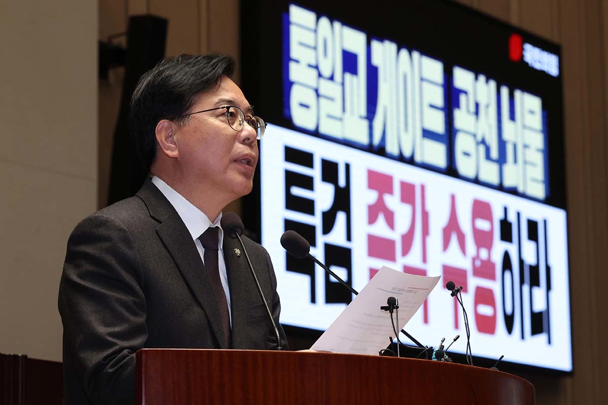 송언석 국민의힘 원내대표가 22일 서울 여의도 국회에서 열린 긴급 의원총회에서 발언하고 있다. / 뉴스1