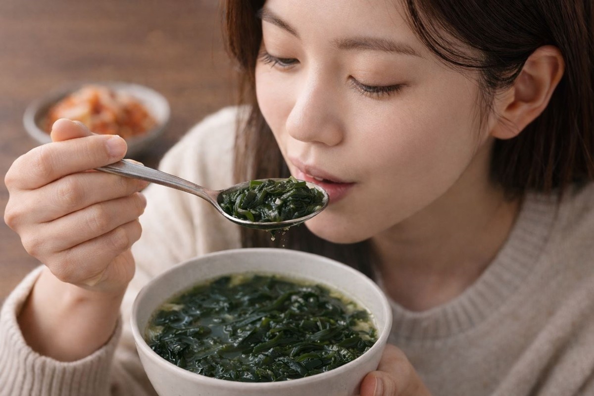 완성된 기사식당표 미역국을 맛있게 먹는 모습. 기사 이해를 돕기 위해 AI를 활용해 제작한 자료 사진입니다.