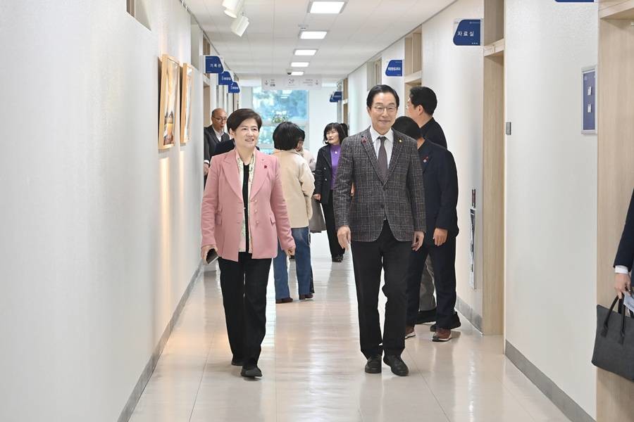 22일 달성교육청에서 만난 강은희 대구시교육감과 임종식 경북교육감