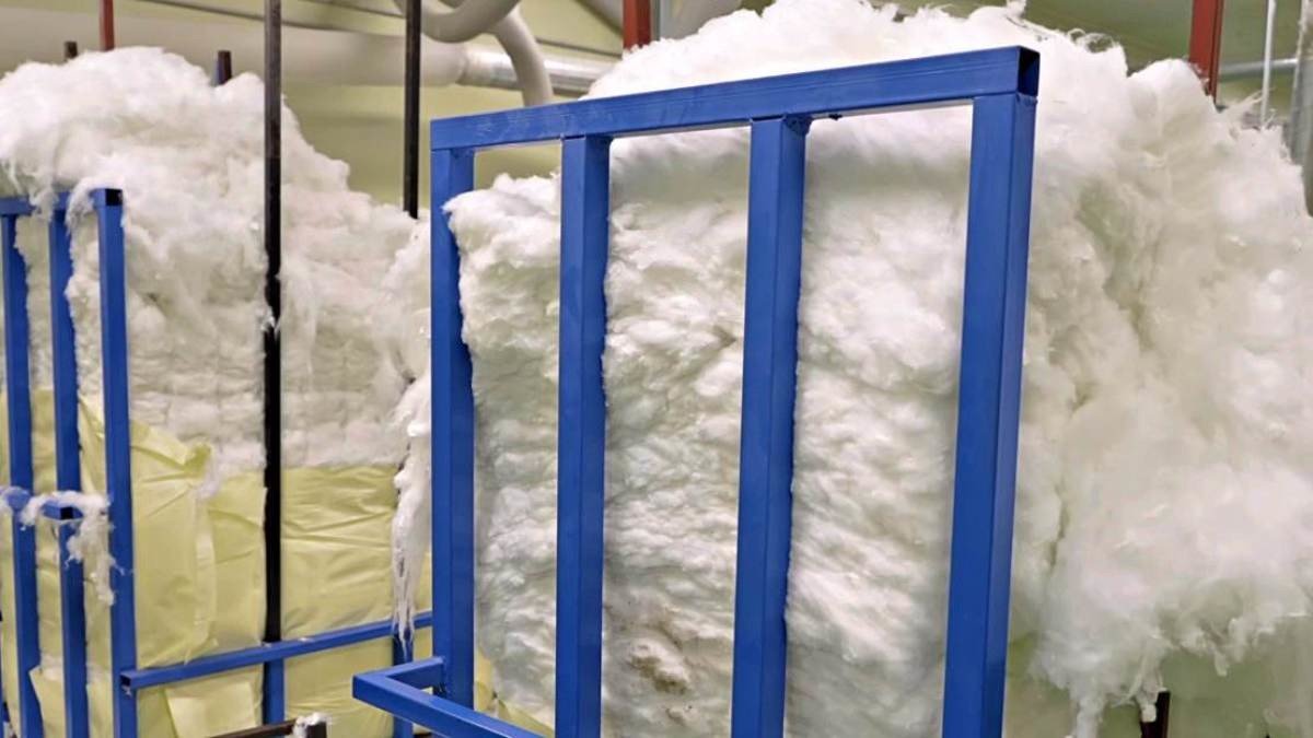구름 같은 이불을 생산하는 한국의 침구 공장. 단순 자료사진. / 유튜브 '팩토리몬'