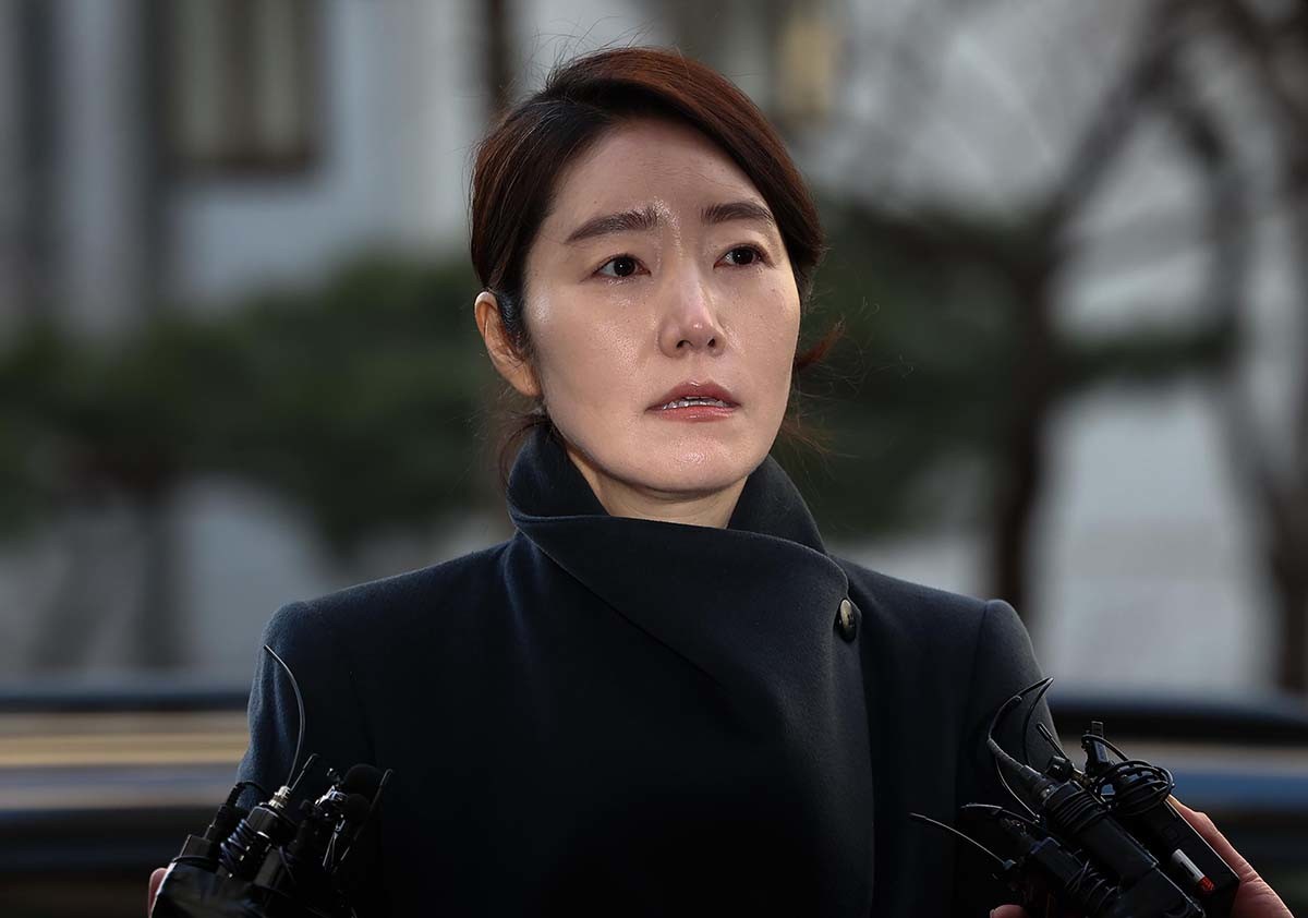 공천헌금 1억원을 수수한 혐의를 받는 강선우 무소속 의원이 20일 서울 마포구 서울경찰청 광역수사단 공공범죄수사대에 조사를 받기 위해 출석하며 취재진 질문에 답하고 있다. / 뉴스1