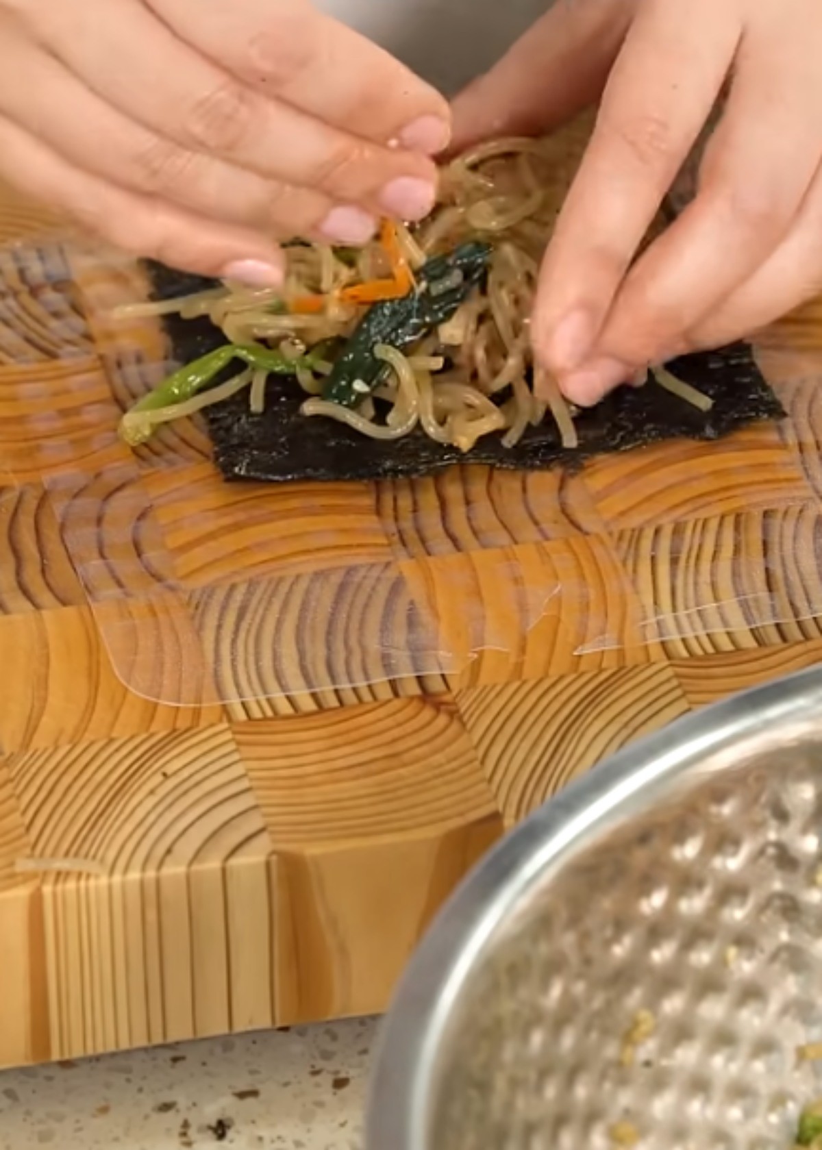 잡채 김말이를 만드는 모습 / 유튜브 '보경'