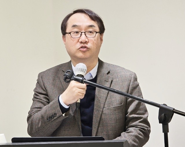 종교의 자유와 사회적 책임을 위한 포럼에서 기조강연하는 안신 교수