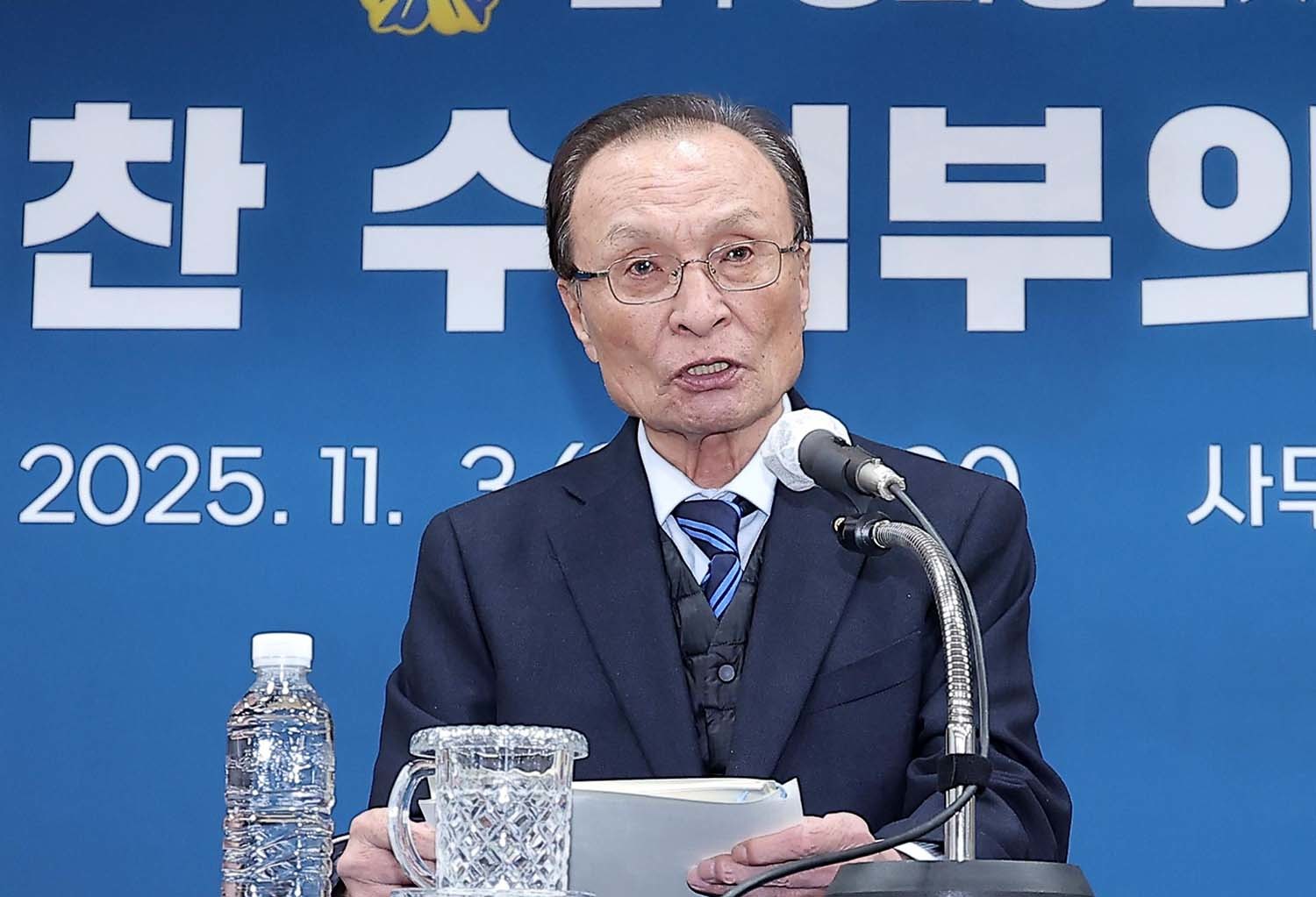 이해찬 민주평화통일자문회의 수석부의장이 지난해 11월 3일 서울 중구 민주평화통일자문회의 사무처 대회의실에서 열린 취임식에서 취임사를 말하고 있다. / 뉴스1