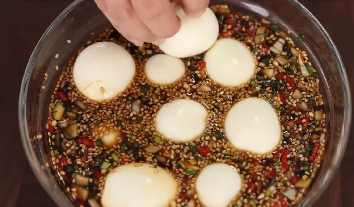 달걀장 / 'Aaron and Claire' 유튜브