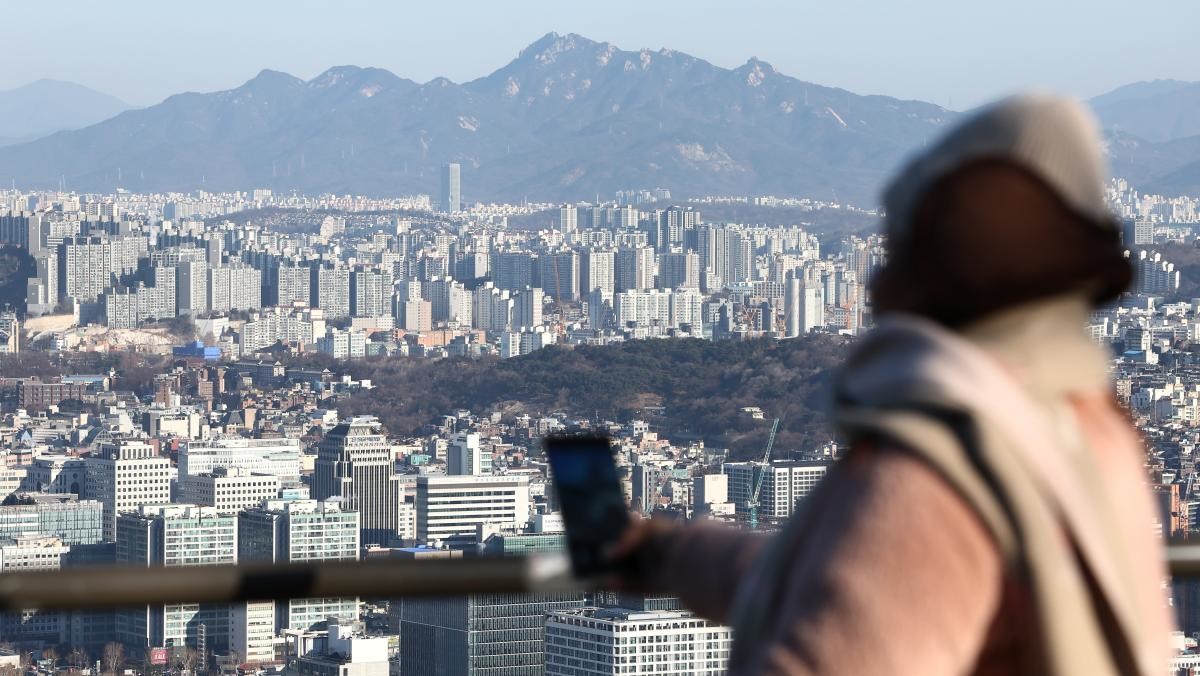 서울 남산타워에서 바라본 아파트 단지. / 뉴스1