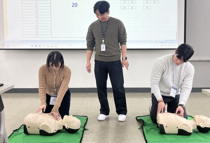 부산시설공단은 최근 2026년 신규직원을 대상으로 안전보건 실습교육을 진행했다. / 사진제공=부산시설공단