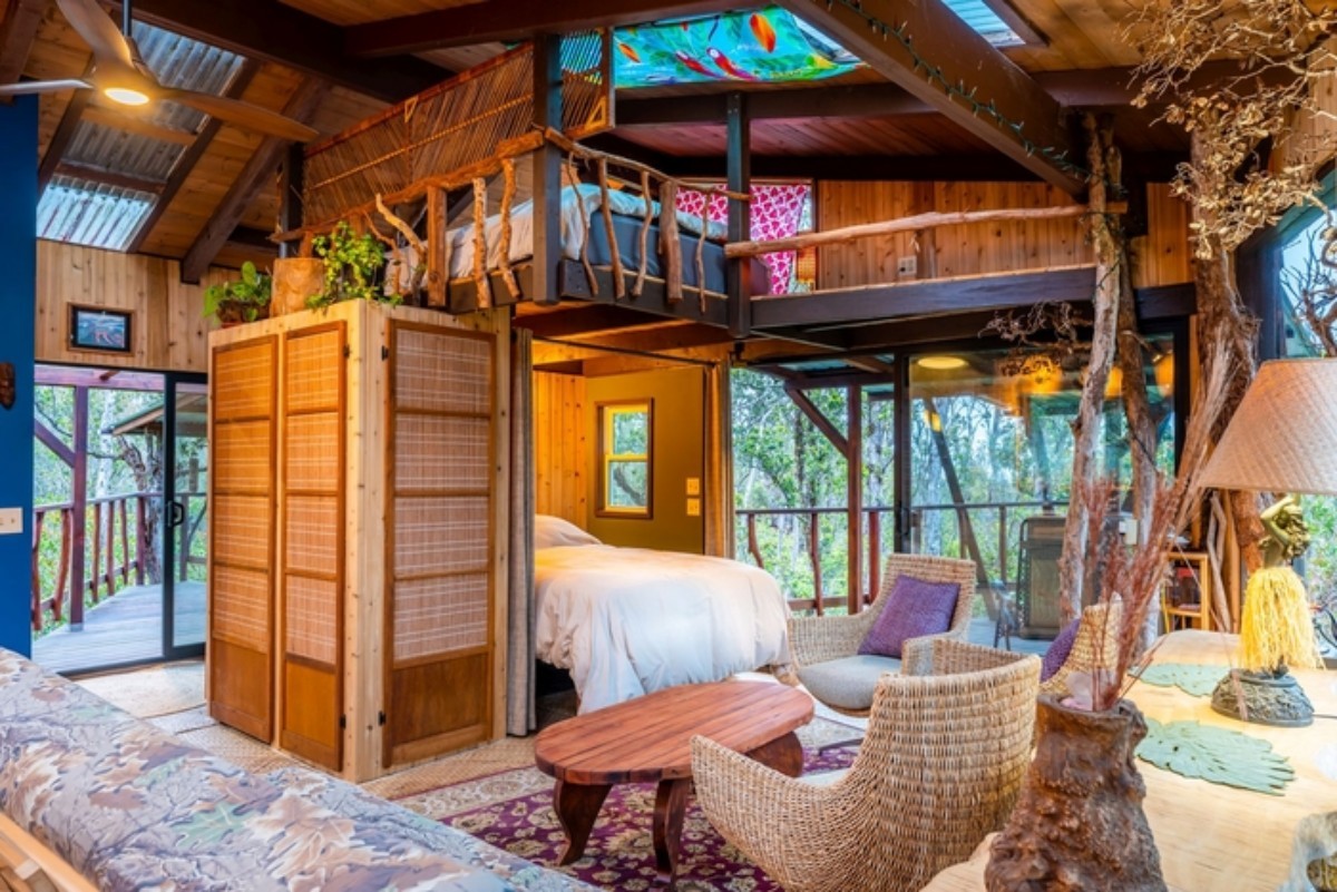 트리하우스와 유사한 모습을 AI로 생성함. (에어비앤비)