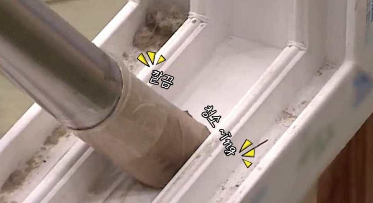 초간단 휴지심 노즐로 쉽게 청소하는 먼지 가득 창틀. '만물상' 자료 이미지 활용해 제작한 이미지.
