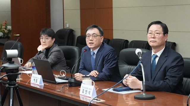 세계평화통일가정연합 성장위원회 정책과제 발표하는 분과위원들