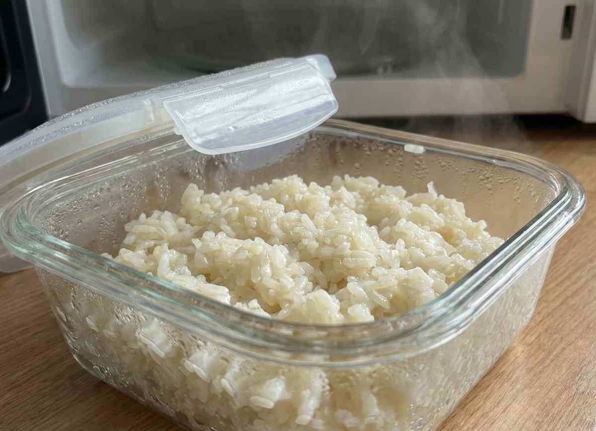 잘 해동된 냉동밥. 기사 내용 토대로 AI툴 활용해 제작한 자료사진.