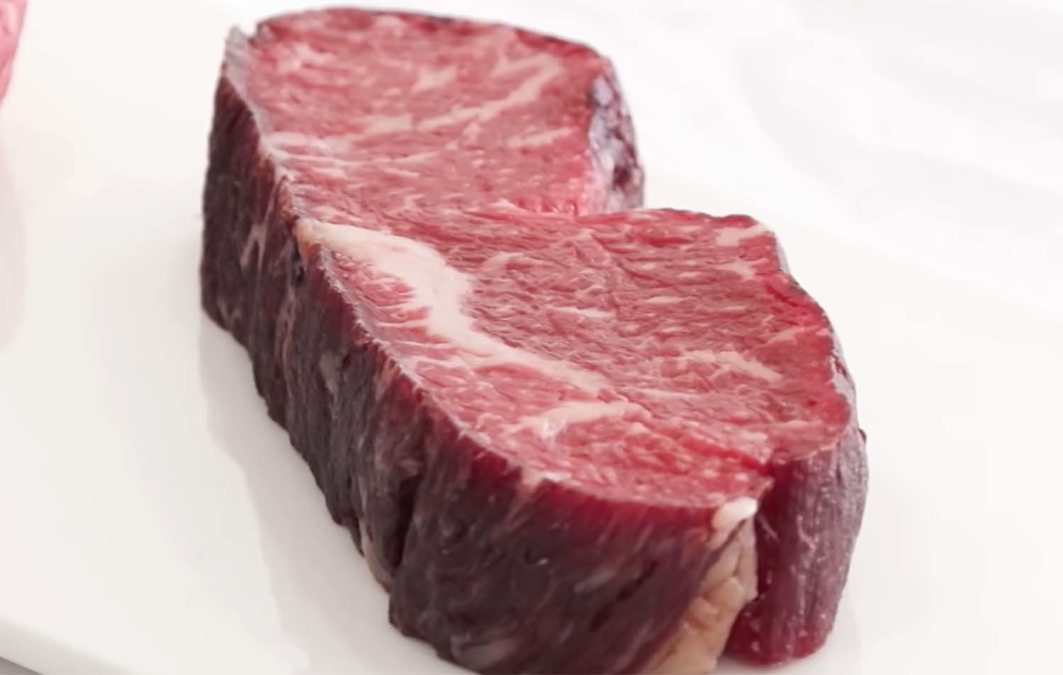 농촌진흥청이 개발한 방식으로 숙성한 소고기. / OBS