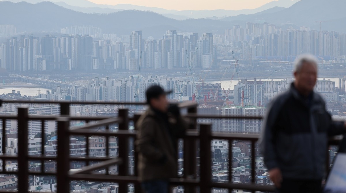 남산에서 바라본 서초구 일대 아파트 단지 모습.  / 연합뉴스