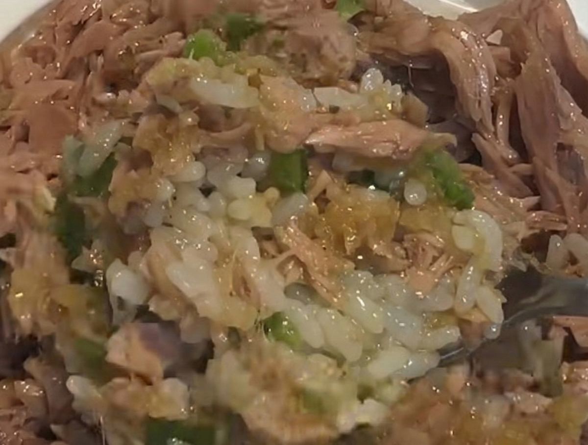 참치 비빔밥 (AI로 제작됨)