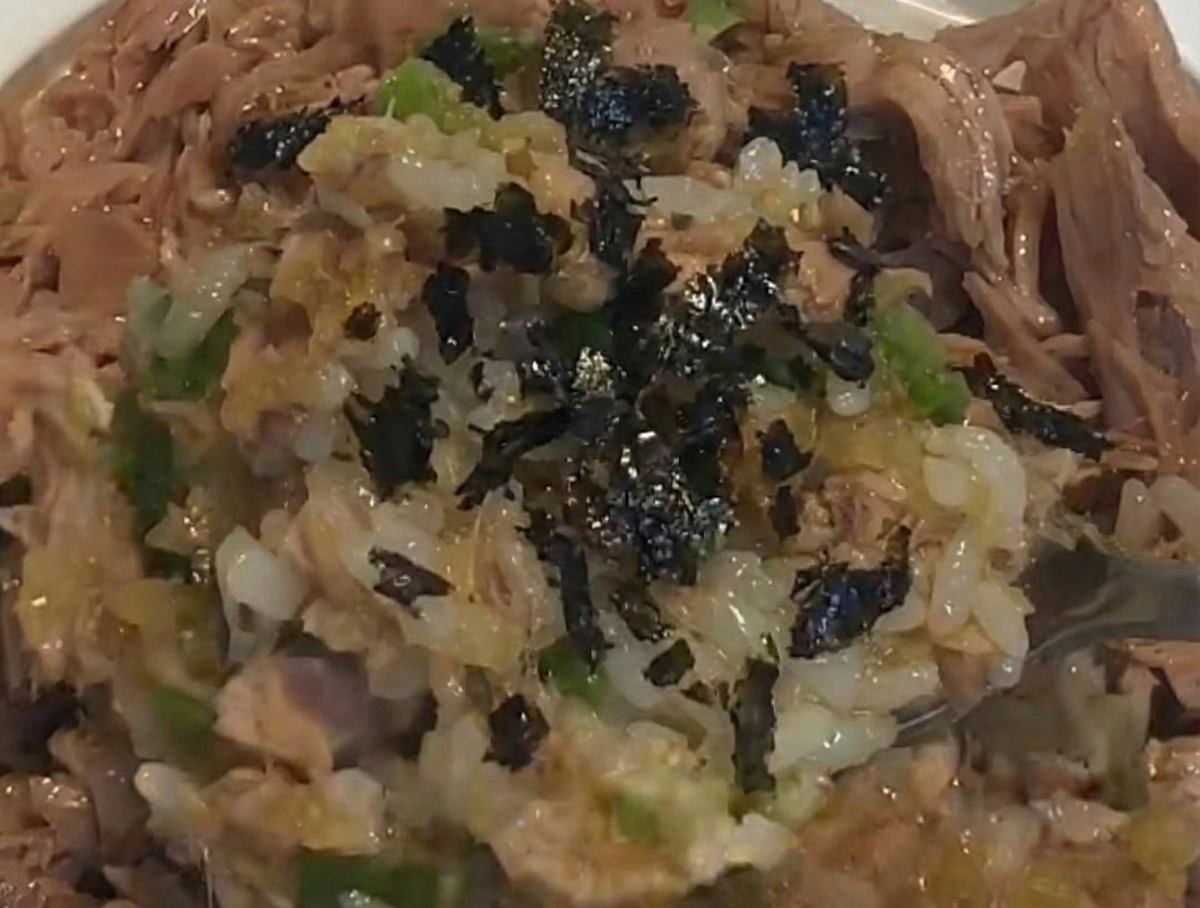 참치 덮밥 사진 (AI로 제작됨)