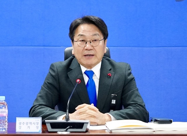 강기정 광주광역시장이 27일 국회의원회관에서 열린 ‘광주전남 통합 특별법 검토 시도지사-국회의원 4차 조찬간담회’에 참석해 모두발언을 하고 있다./광주광역시 제공