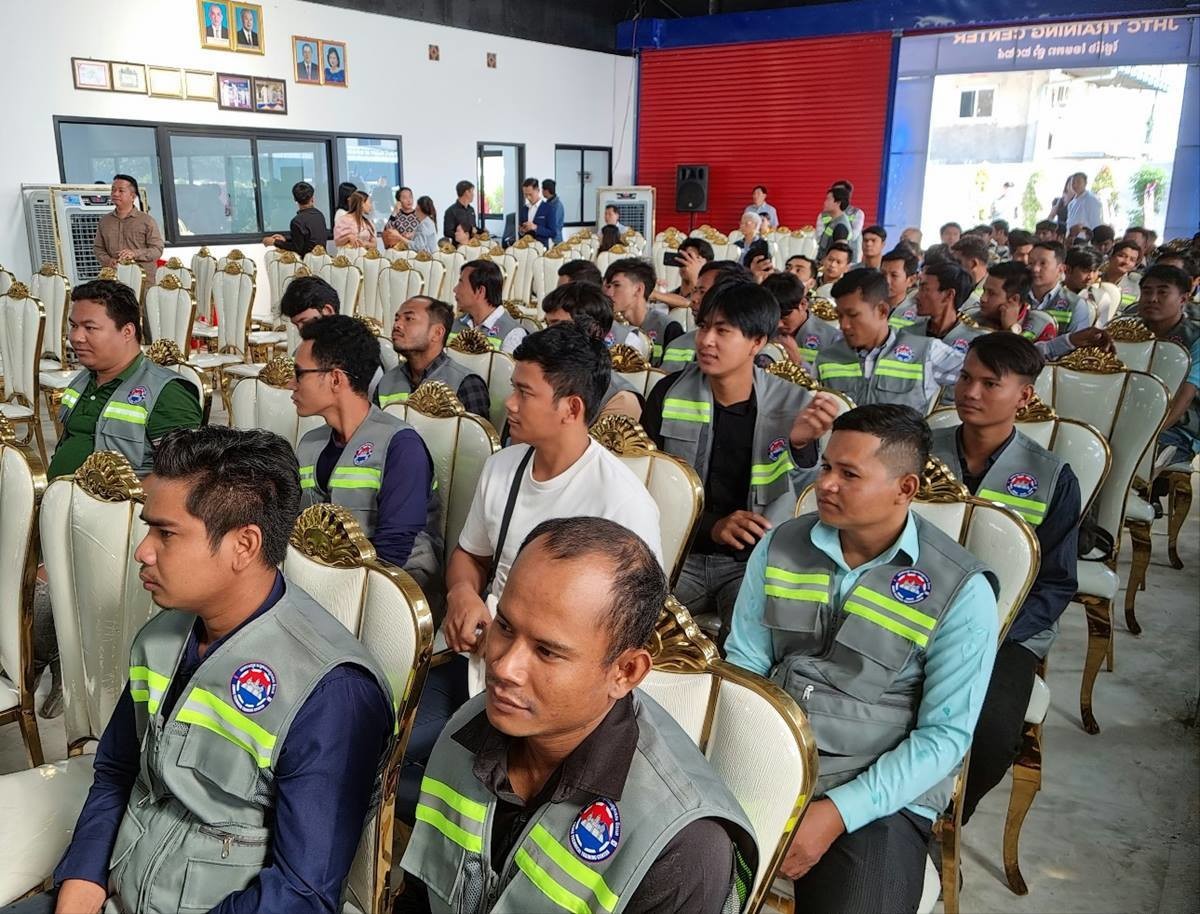 24년 진해기술교육센터 개소식 당시 현지 교육생들