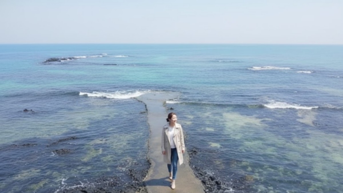 AI로 생성된 김녕 떠오르길 가상 이미지로, 실제 전경과 다를 수 있습니다.