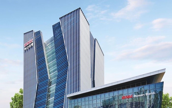 BNK부산은행(은행장 김성주)은 지난 23일(금), 정부의 생산적 금융 확대 정책에 동참하고 지역경제 활성화에 기여하기 위해 총 2조원 규모의 ‘2026 뉴스타트 특별대출’을 출시한다고 밝혔다. / 사진제공=부산은행