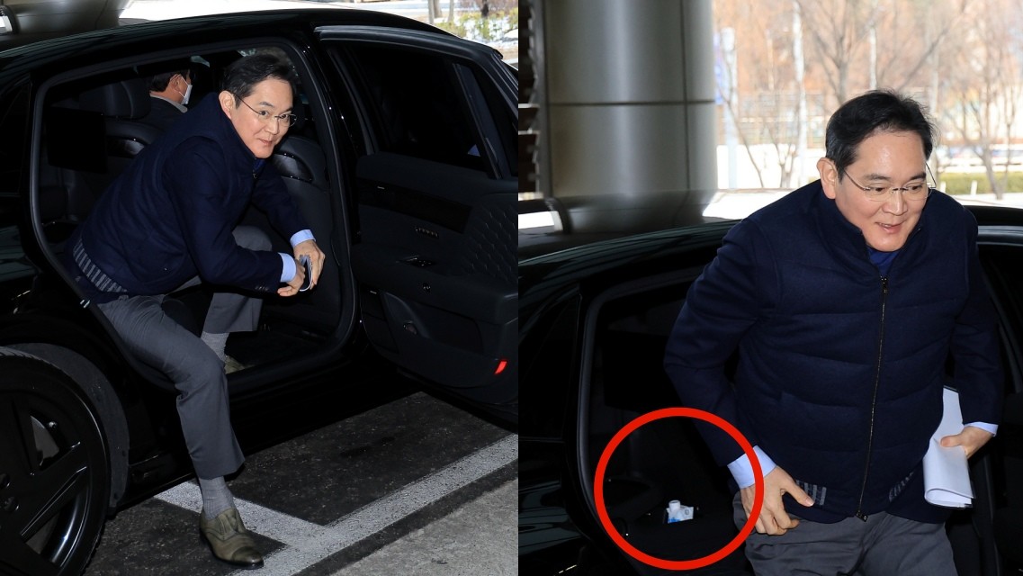 이재용 삼성전자 회장이 26일 서울 강서구 김포비즈니스항공센터에서 고 이건희 선대회장의 국보급 기증 문화재 ‘이건희 컬렉션’의 성공적인 첫 해외 전시를 기념하기 위해 미국으로 출국하고 있다.  / 뉴스1